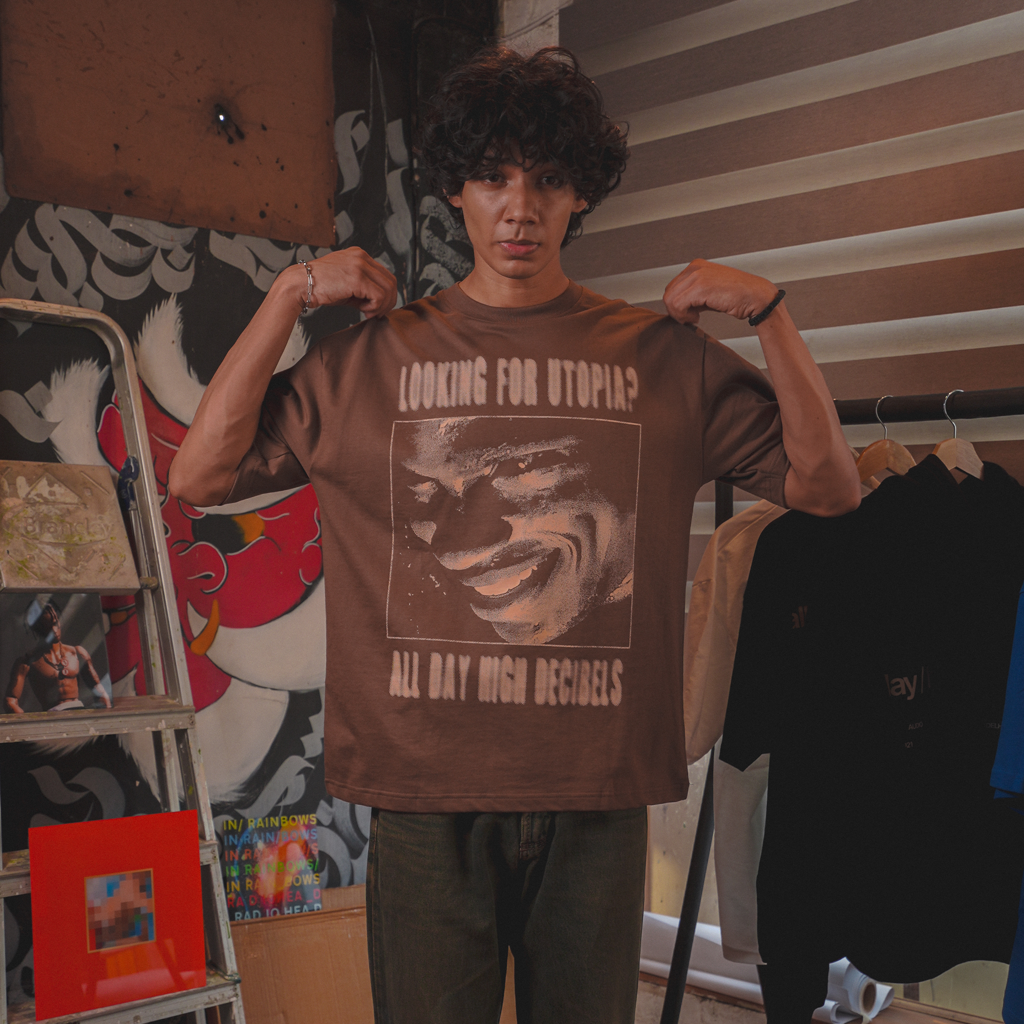 looking for utopia tee